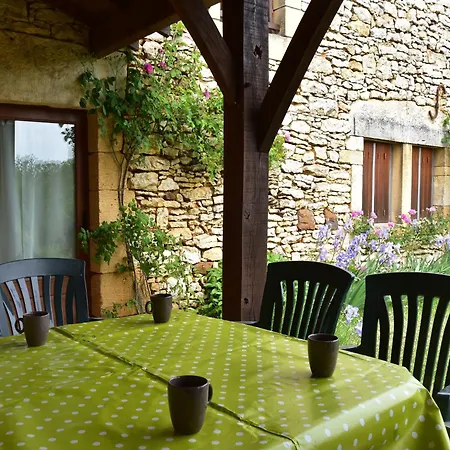 Holiday Home With Private Garden Semesterbostad *
